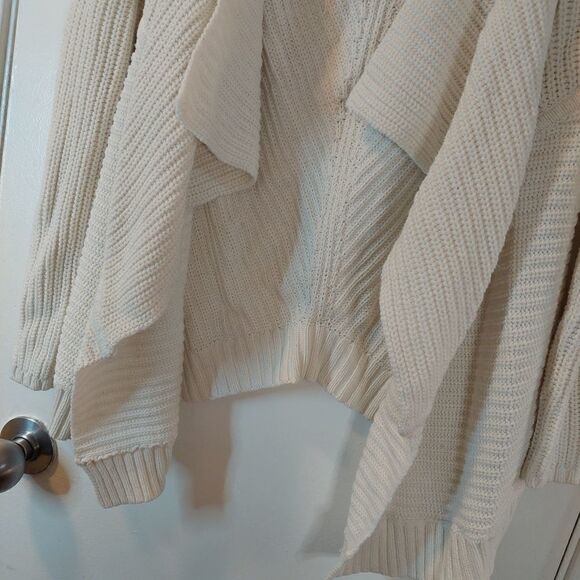 Ricky's WhiteâKittedâCardiganâSweater - Picture 3 of 10